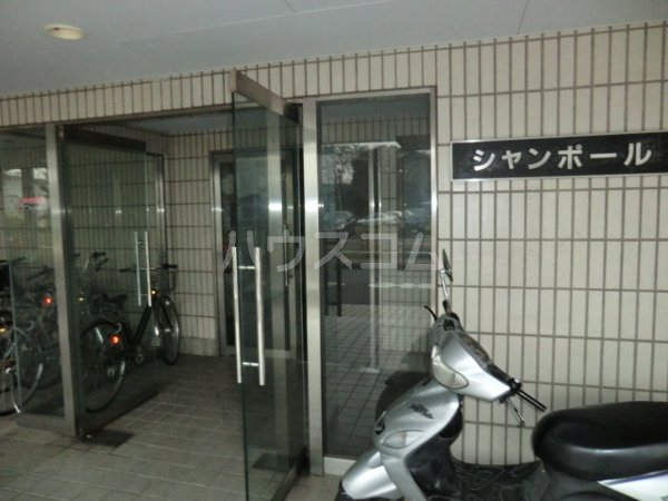 21/30 エントランス