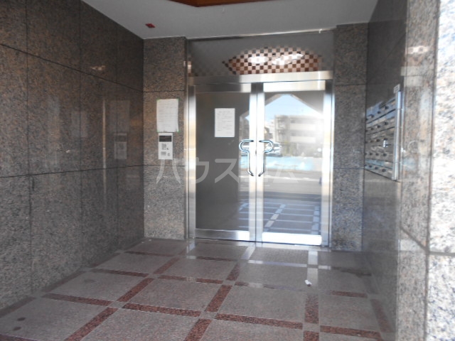 24/30 エントランス