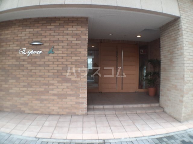 26/30 エントランス