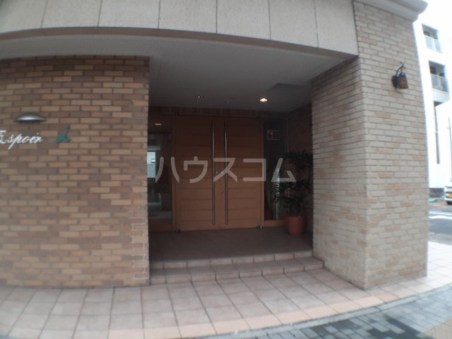 27/30 エントランス