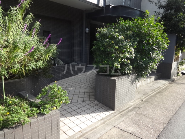 24/30 エントランス