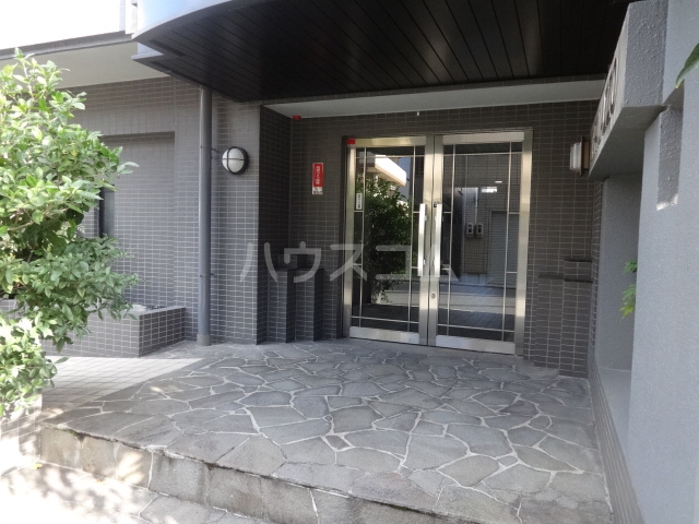 25/30 エントランス