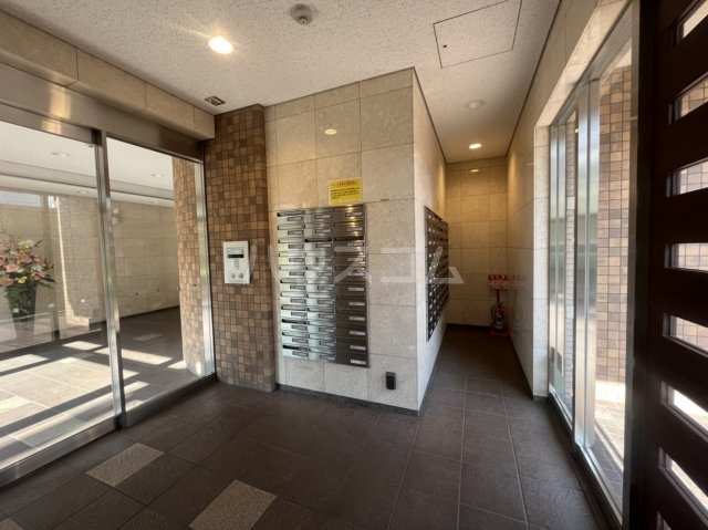 21/30 エントランス