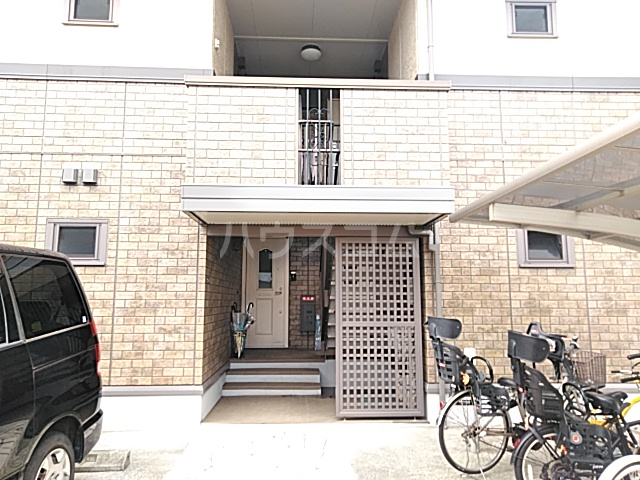 28/30 エントランス