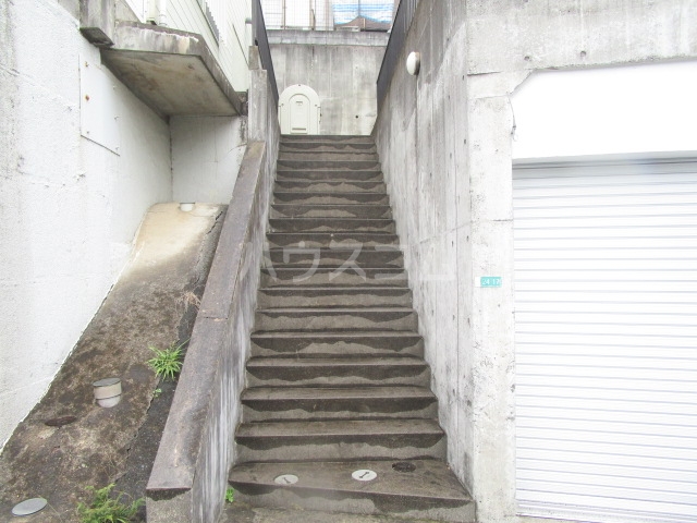 24/30 エントランス