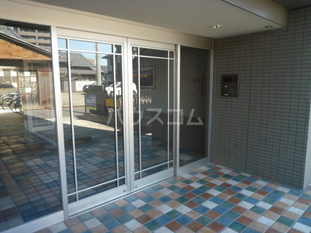 20/26 エントランス