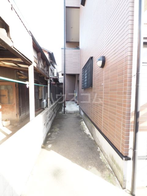 21/27 エントランス