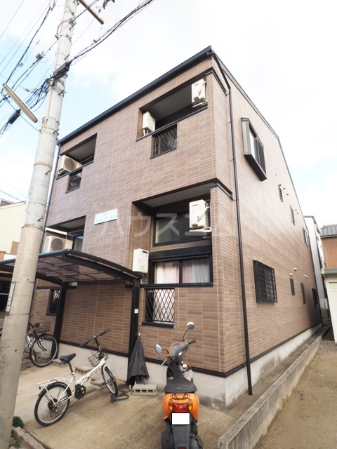 ファミール・エスの外観