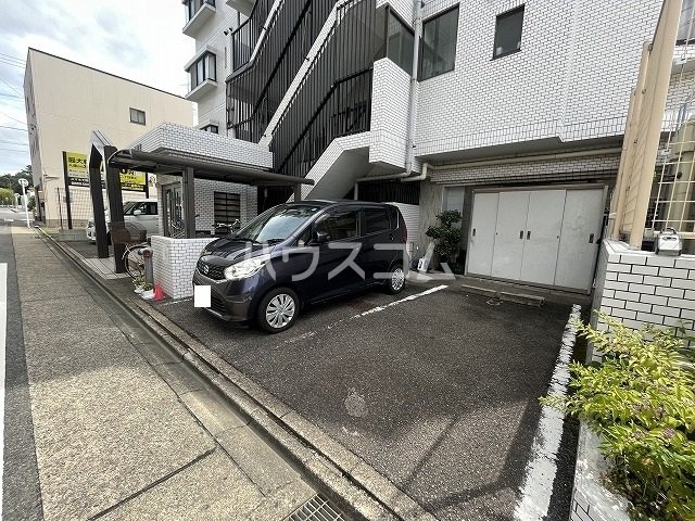 2/7 駐車場