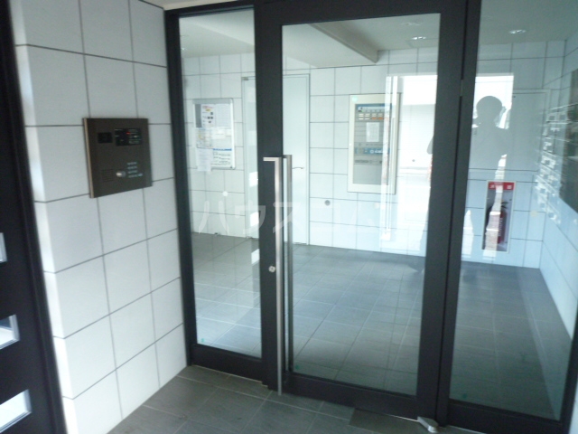 17/23 エントランス