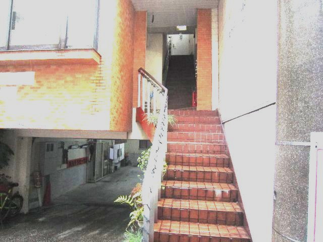 2/4 エントランス