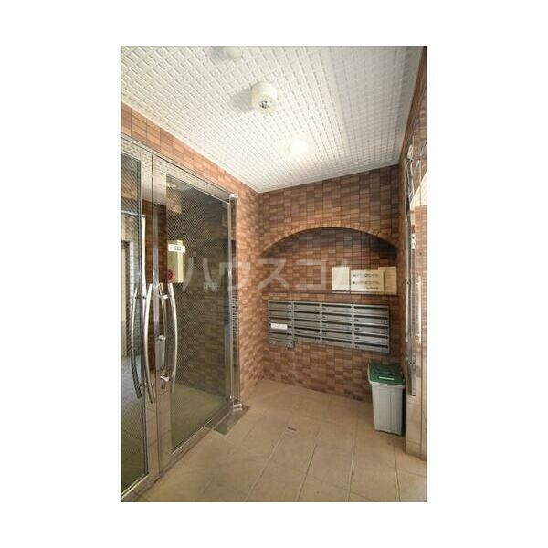 24/30 エントランス