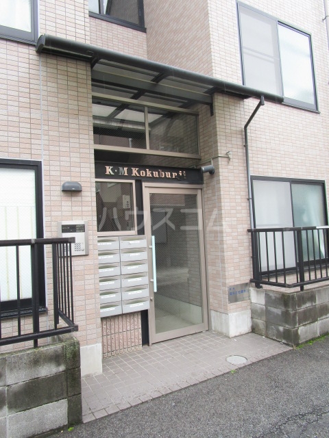 24/30 エントランス