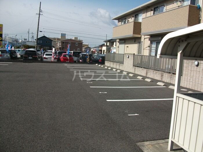 15/18 駐車場