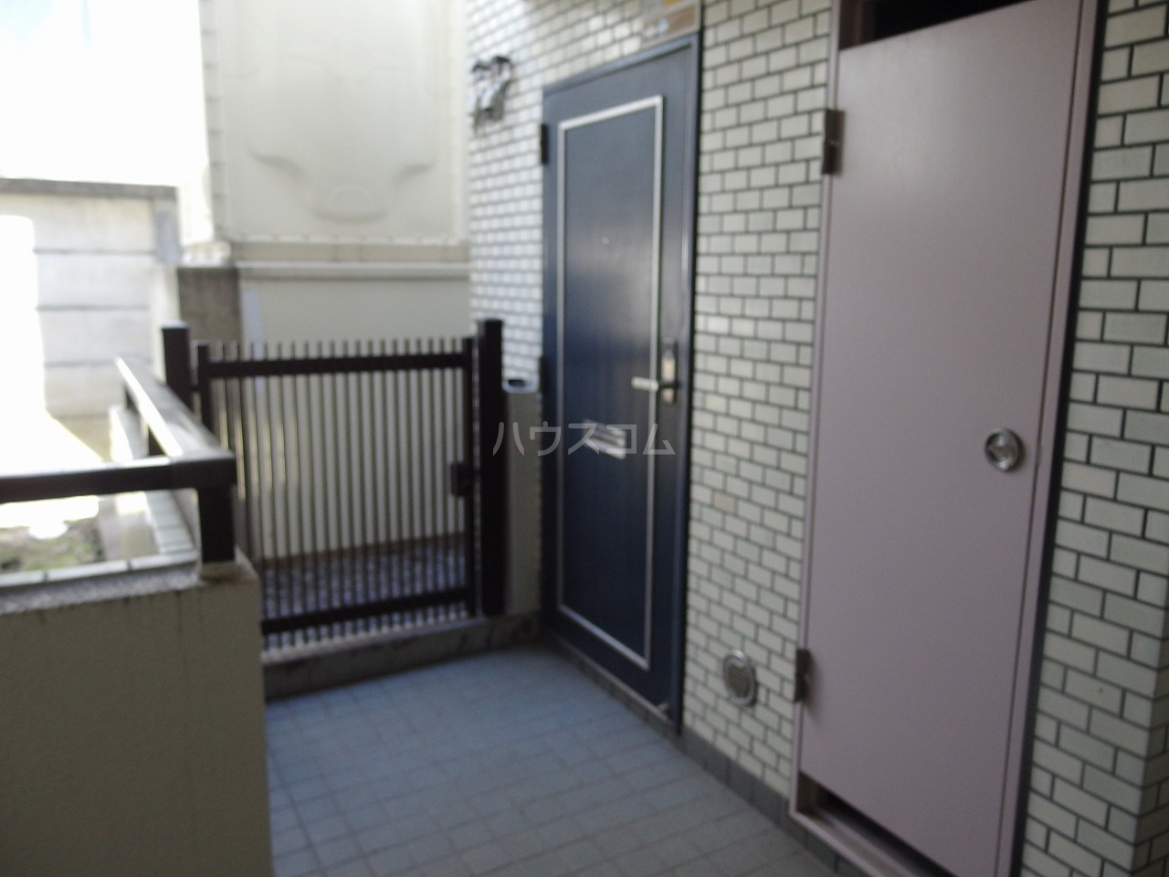 21/30 エントランス