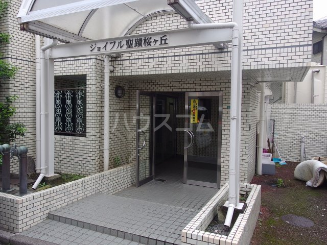 24/30 エントランス