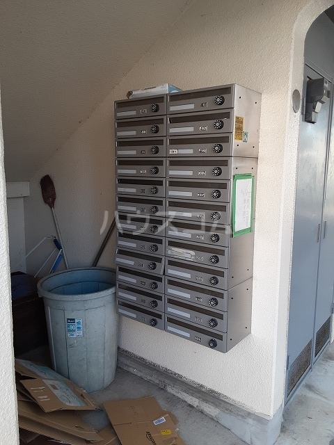 24/25 エントランス