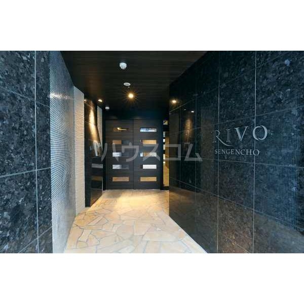 18/21 エントランス