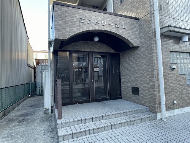 22/28 エントランス