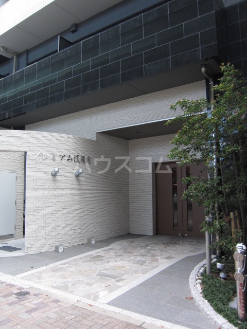 24/30 エントランス