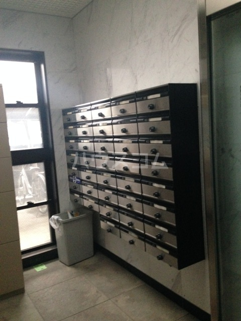 16/20 エントランス