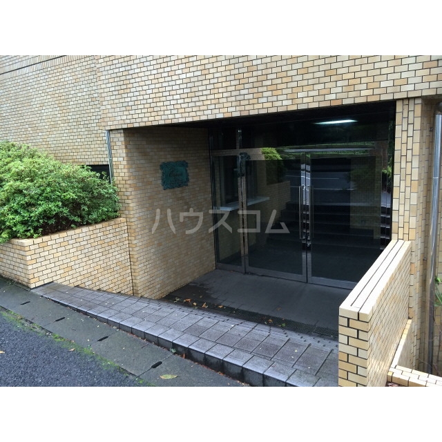 22/30 エントランス