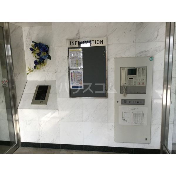 18/23 エントランス