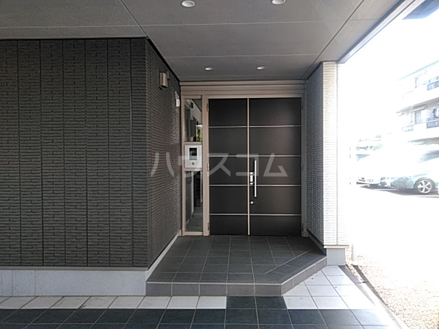 28/30 エントランス