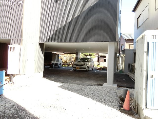 13/22 エントランス