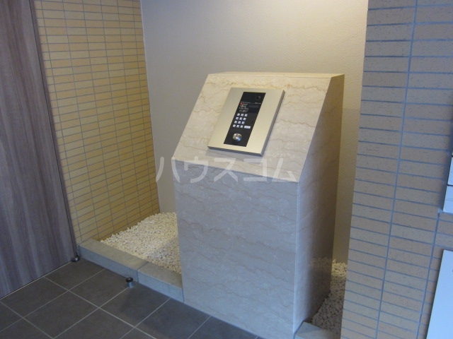 21/30 エントランス