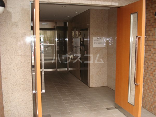 21/30 エントランス