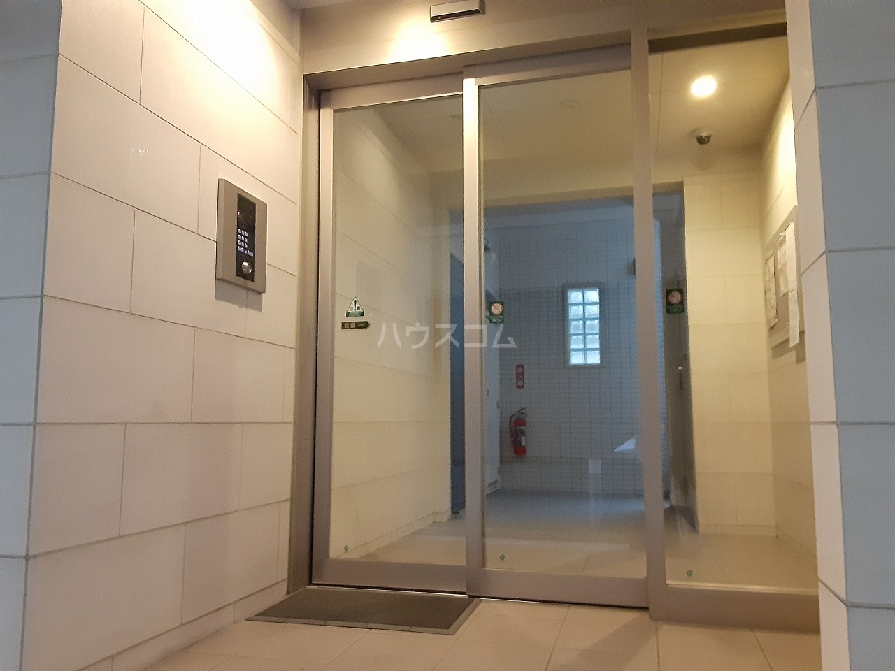 28/30 エントランス