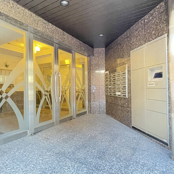 17/27 エントランス