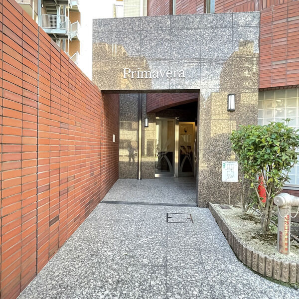 16/27 エントランス