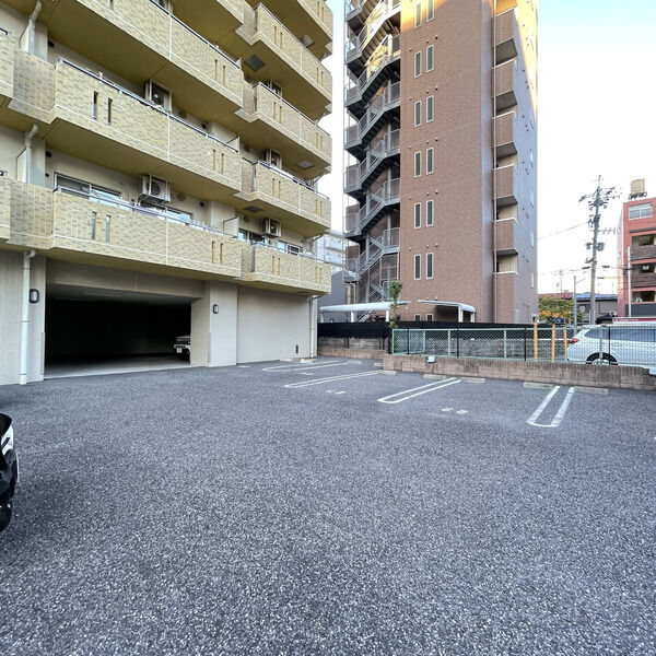 18/26 駐車場