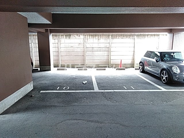 23/29 駐車場