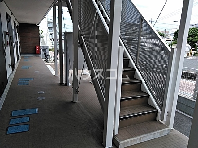 23/30 エントランス