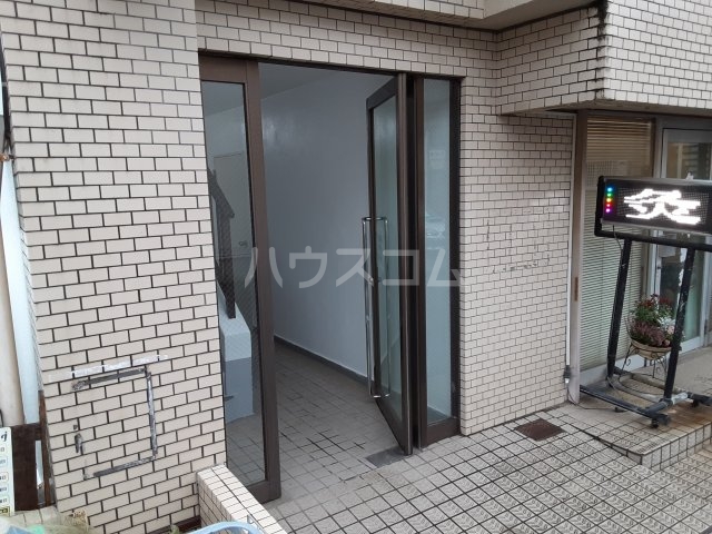 28/30 エントランス