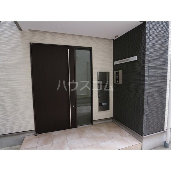 13/18 エントランス