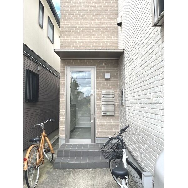 21/29 エントランス