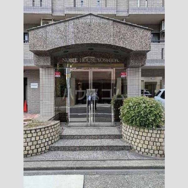 17/25 エントランス