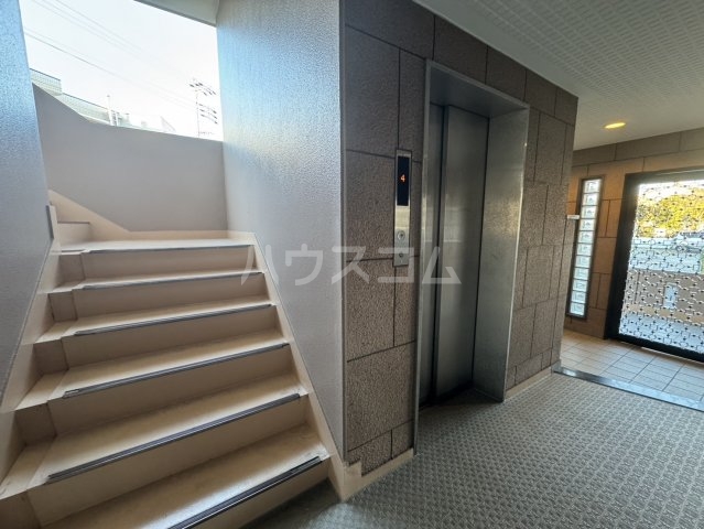 22/30 エントランス