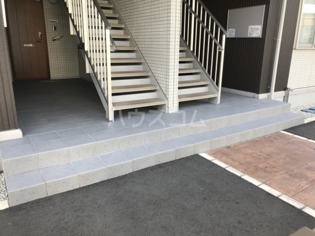 18/28 エントランス