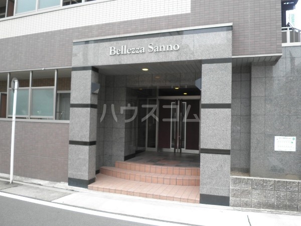 18/25 エントランス