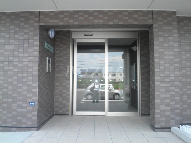 22/26 エントランス