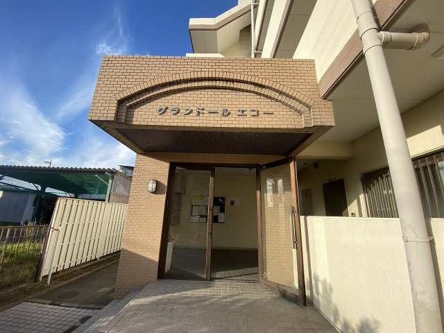 21/30 エントランス