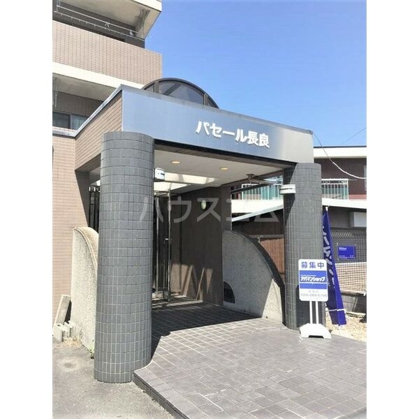 18/23 エントランス