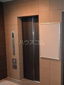 18/28 エントランス