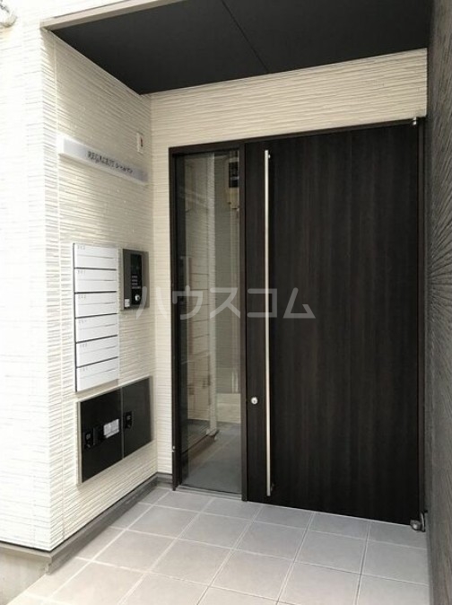 18/25 エントランス