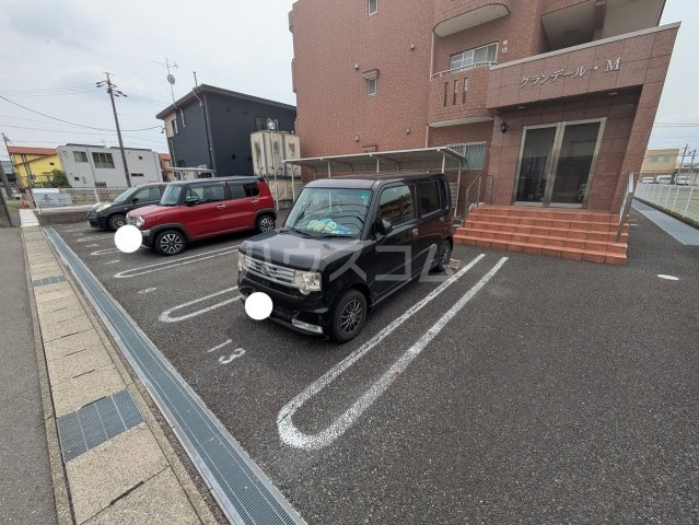 23/30 駐車場